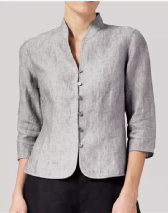 Blouse femme élégante à col montant, manches trois-quarts. Idéale pour le bureau ou un style décontracté chic.