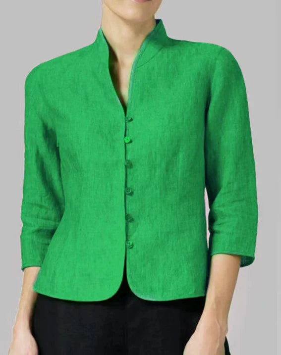 Haut femme polyvalent, blouse élégante à col montant pour un confort quotidien et un style impeccable.