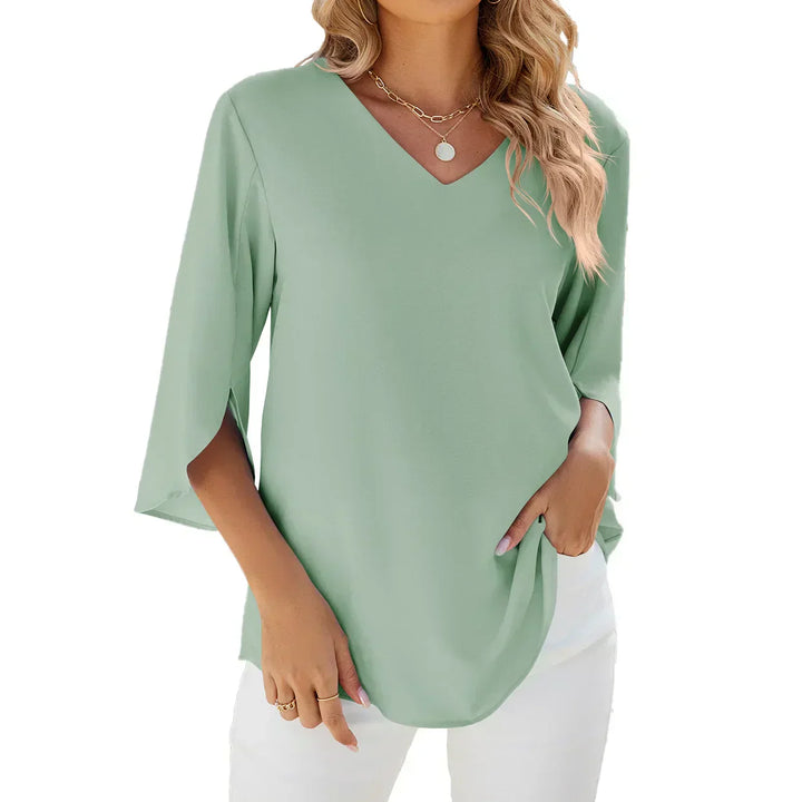 Blouse femme chic et confortable à col V, manches 3/4, un basique de la garde-robe féminine.