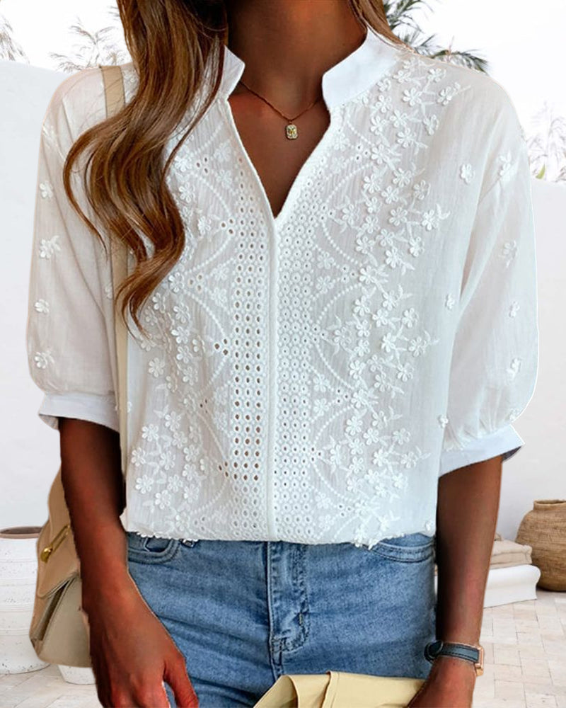 Blouse femme élégante, col V et manches bouffantes. Convient pour tenue décontractée ou habillée. Printemps.