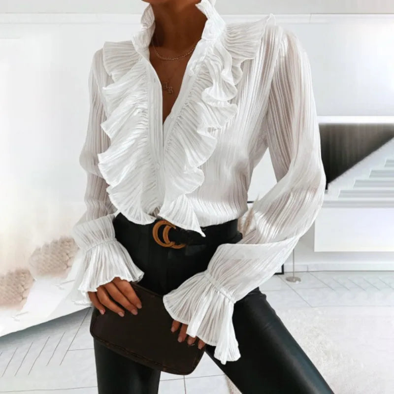 Chemisier chic à manches longues pour femme, avec volants. Idéal pour la mode bureau et une tenue stylée.