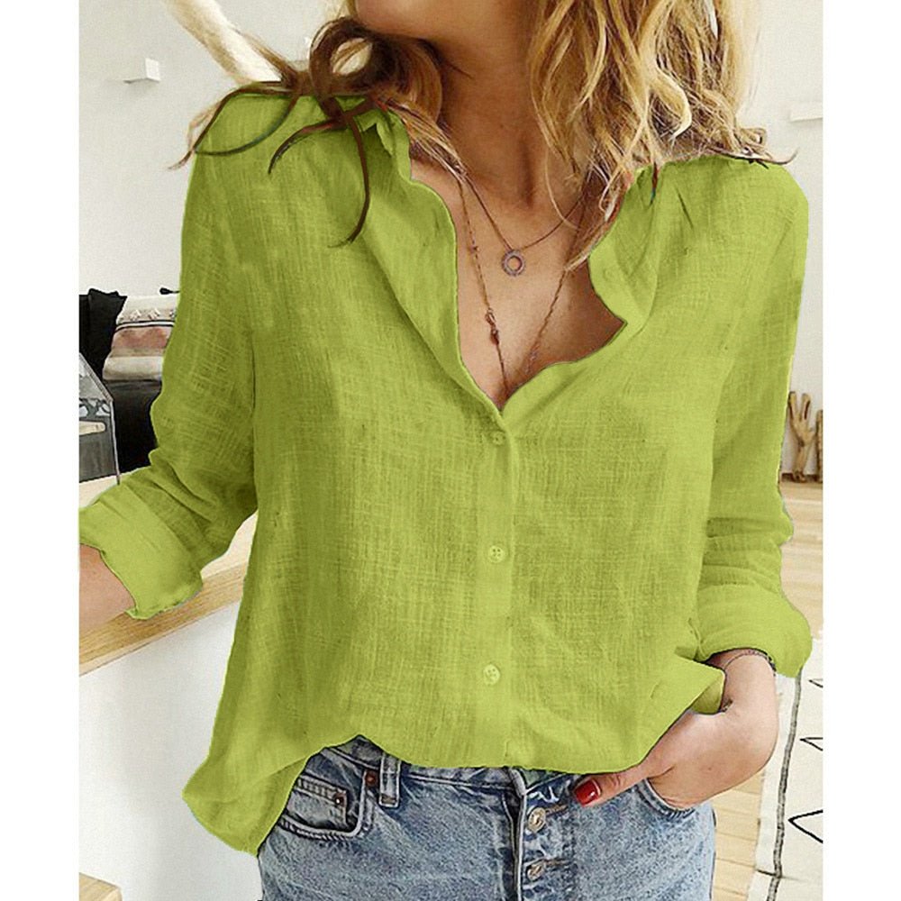 Haut féminin élégant, cette blouse est un vêtement polyvalent pour un look chic et tendance en été.