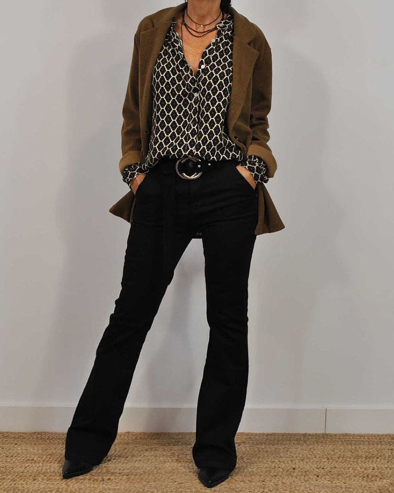 Chemisier femme Lotte chic, manches longues, coupe fluide et confortable, idéal pour toutes occasions.