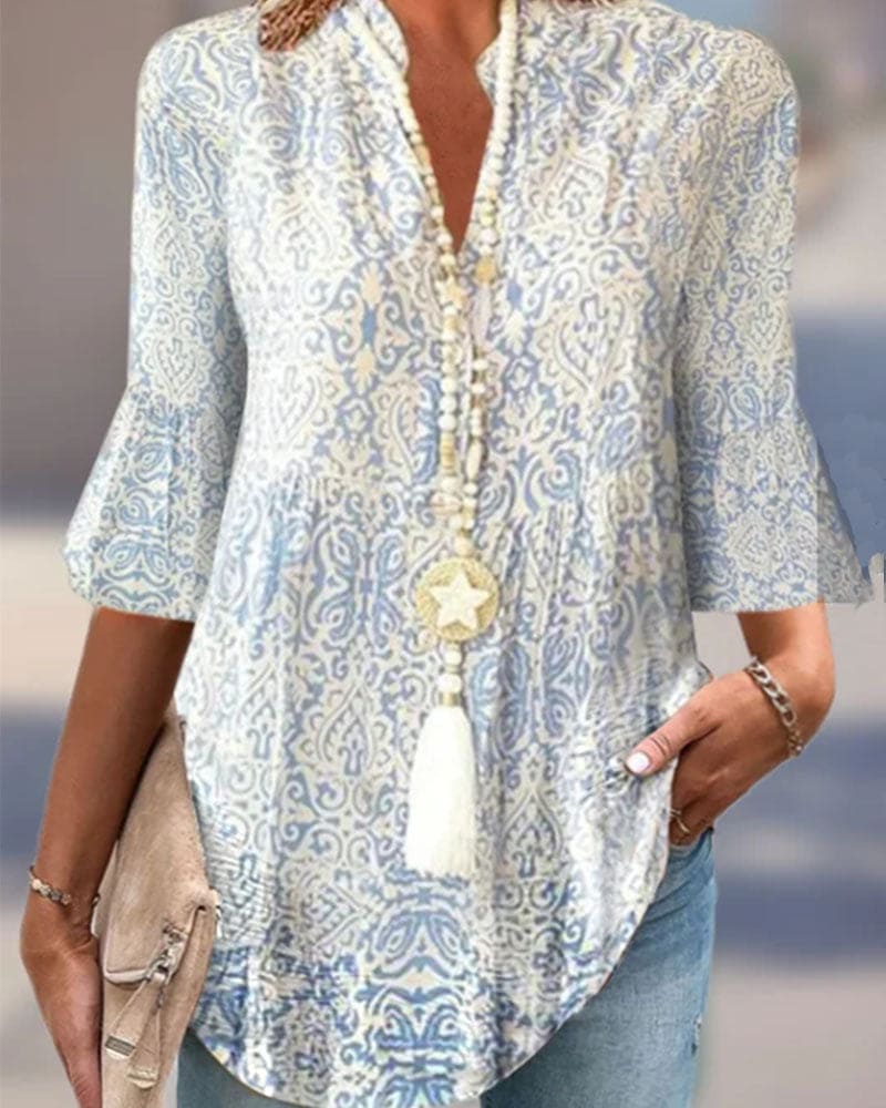 Blouse femme manches 3/4, imprimé floral élégant.  Coupe flatteuse et tissu doux.