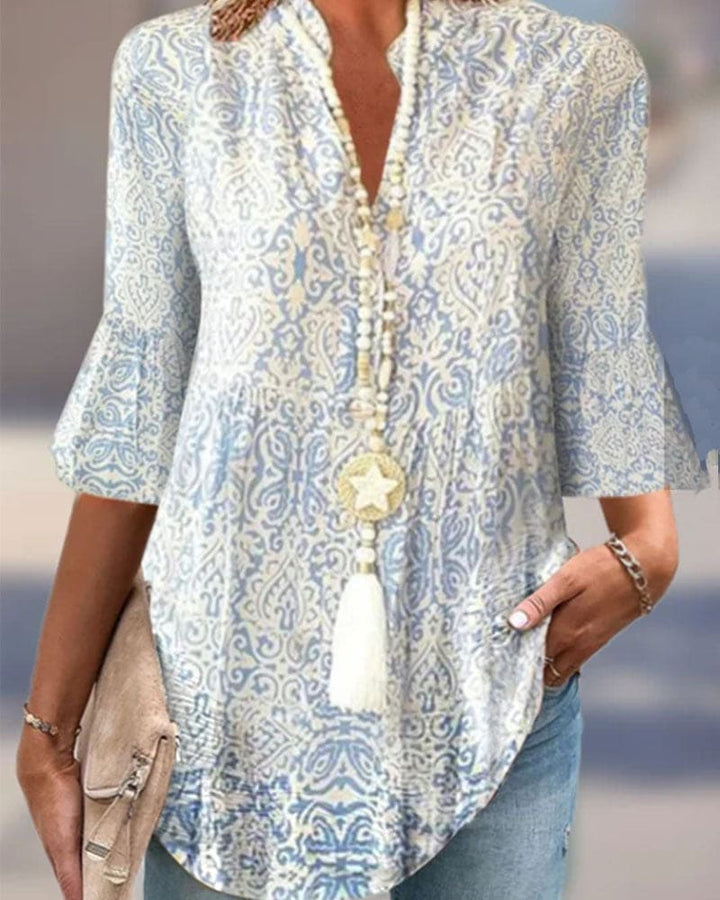 Blouse femme manches 3/4, imprimé floral élégant.  Coupe flatteuse et tissu doux.