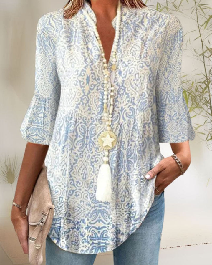 Blouse femme manches 3/4, imprimé floral élégant.  Coupe flatteuse et tissu doux.