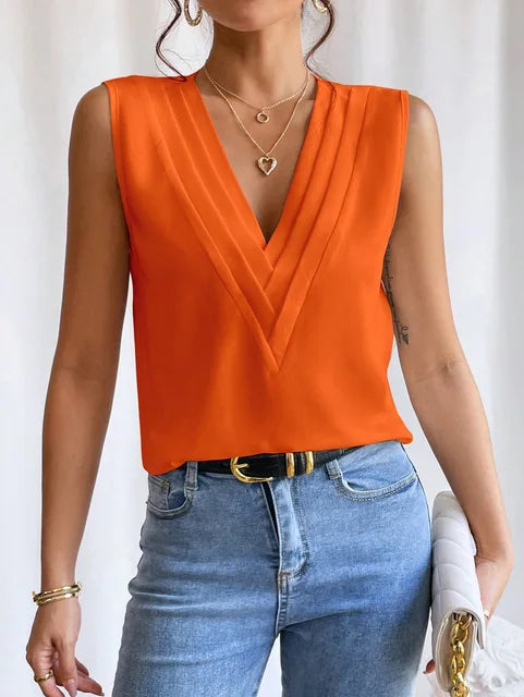 Blouse femme raffinée sans manches, polyvalente pour tenue de jour ou soirée chic.