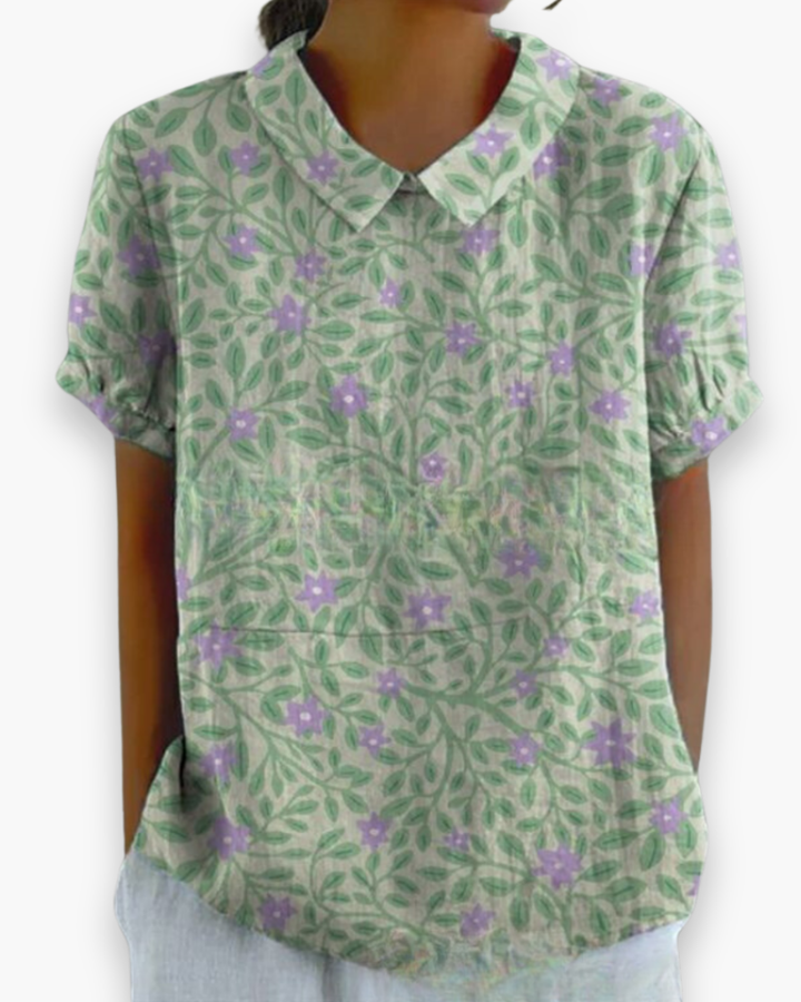 "Blouse florale décontractée pour femme, légère, motifs floraux délicats, tissu aéré, coupe confort, style printanier."