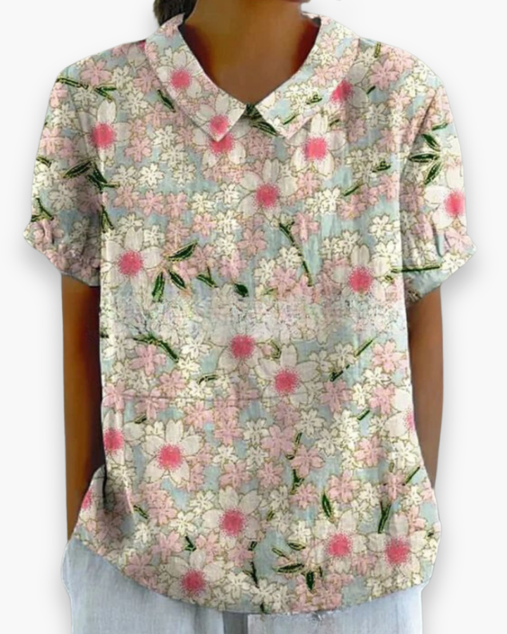 "Blouse florale décontractée pour femme, légère, motifs floraux délicats, tissu aéré, coupe confort, style printanier."