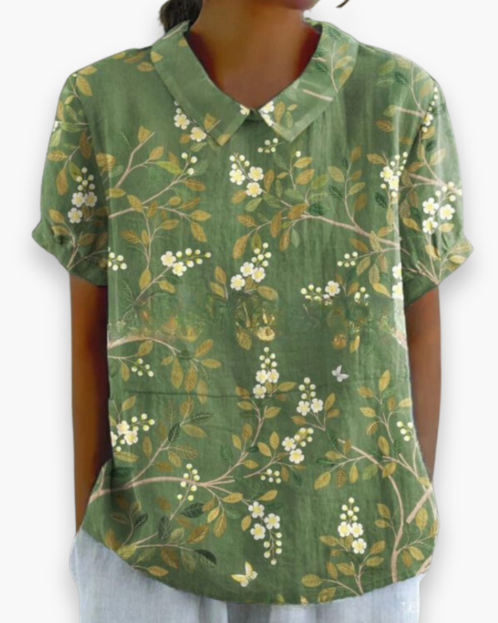"Blouse florale décontractée pour femme, légère, motifs floraux délicats, tissu aéré, coupe confort, style printanier."