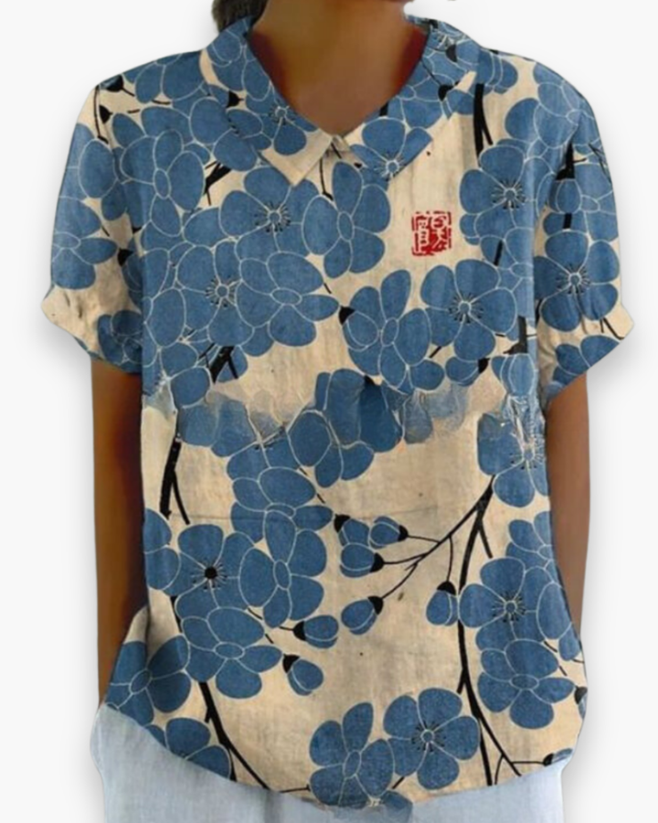 "Blouse florale décontractée pour femme, légère, motifs floraux délicats, tissu aéré, coupe confort, style printanier."