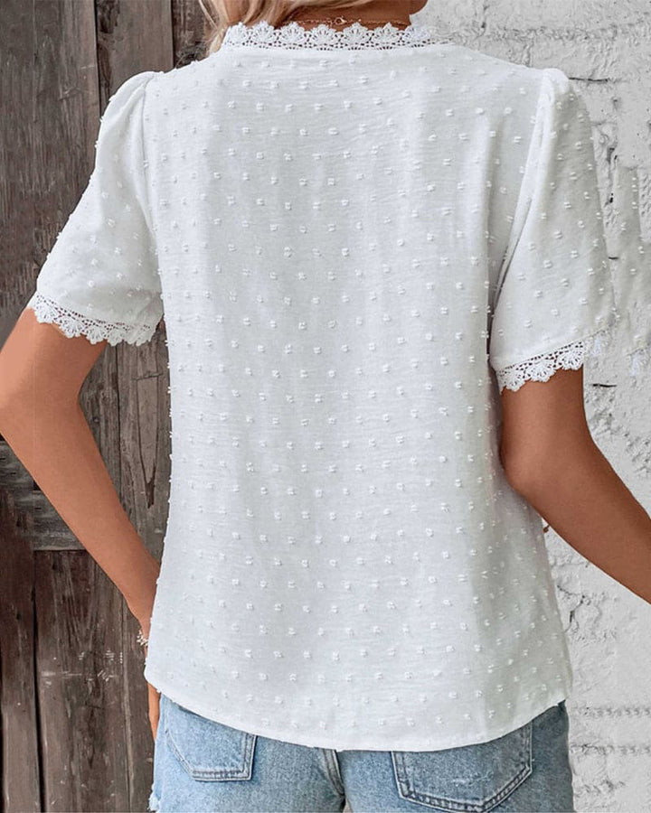 Top chic femme en dentelle, manches bouffantes, style rétro élégant, parfait pour un look féminin.