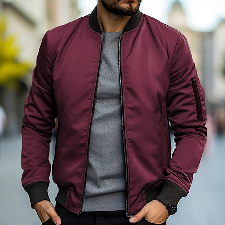 Blouson bomber homme, coupe élégante.  Protection et confort optimaux.