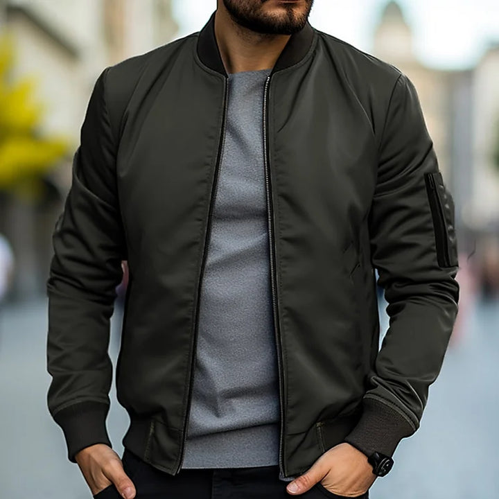 Blouson bomber homme, coupe élégante.  Protection et confort optimaux.