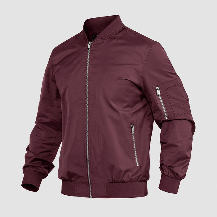 "Blouson bomber léger homme printemps, coupe moderne, fermeture éclair visible, idéal pour brises printanières."