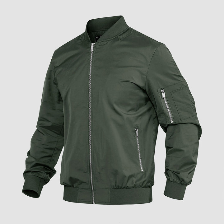 "Blouson bomber léger homme printemps, coupe moderne, fermeture éclair visible, idéal pour brises printanières."