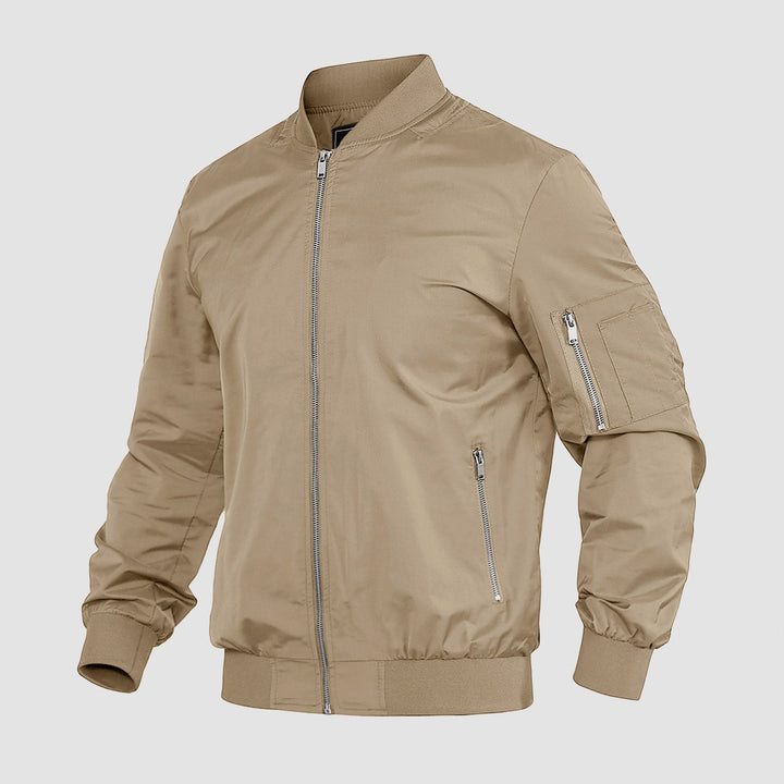 "Blouson bomber léger homme printemps, coupe moderne, fermeture éclair visible, idéal pour brises printanières."