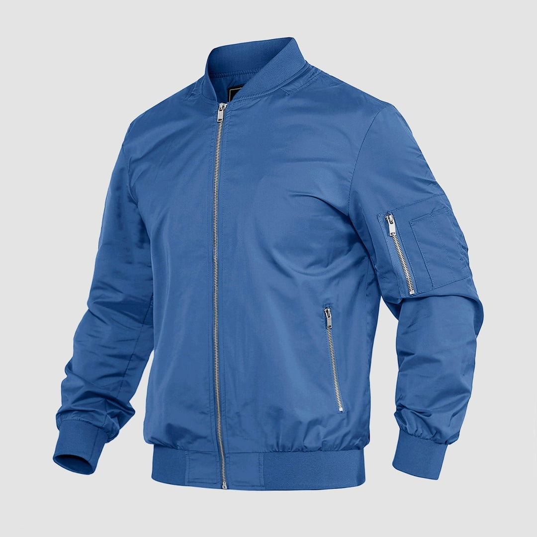 "Blouson bomber léger homme printemps, coupe moderne, fermeture éclair visible, idéal pour brises printanières."