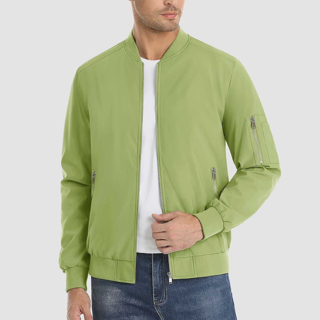 "Blouson bomber léger homme printemps, coupe moderne, fermeture éclair visible, idéal pour brises printanières."