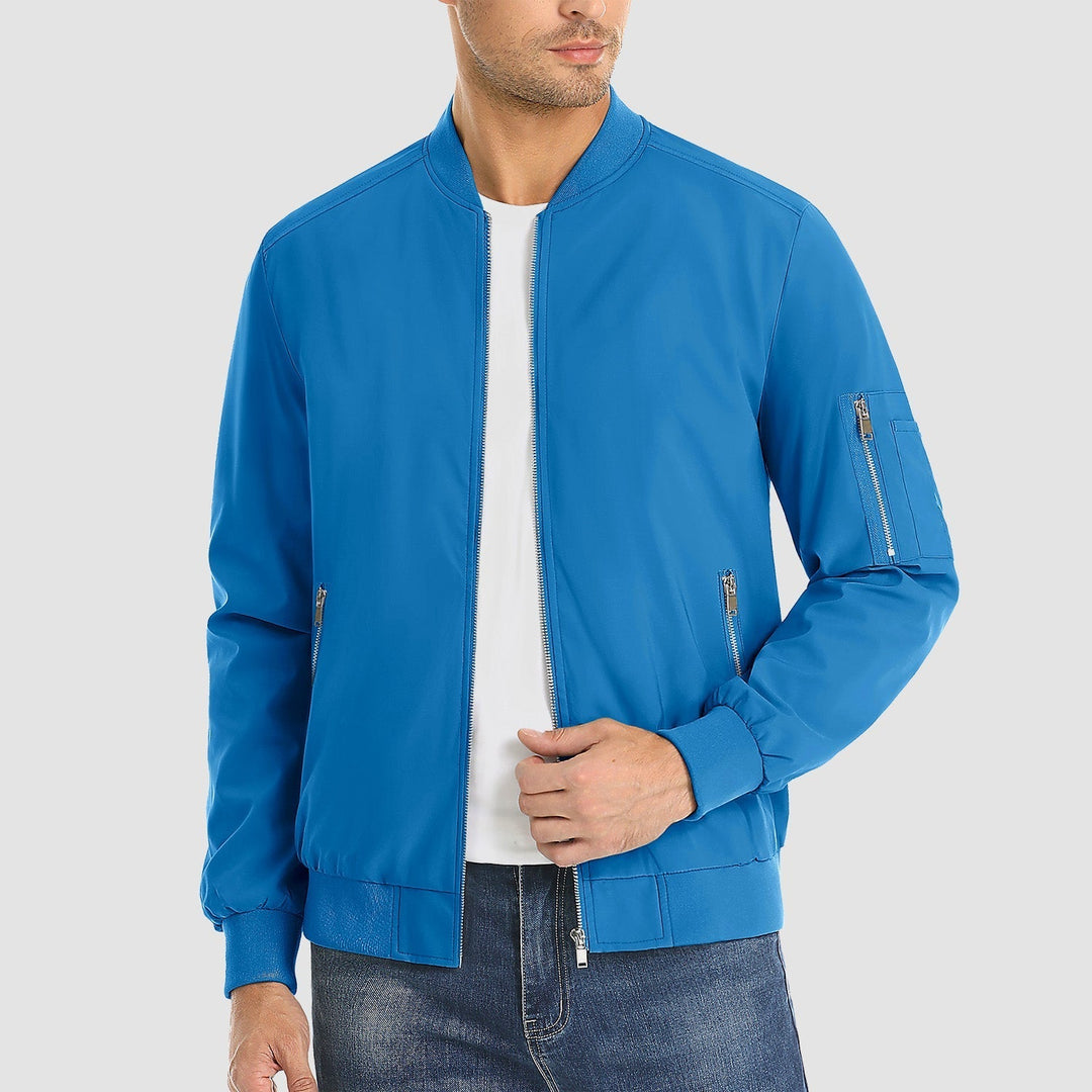 "Blouson bomber léger homme printemps, coupe moderne, fermeture éclair visible, idéal pour brises printanières."