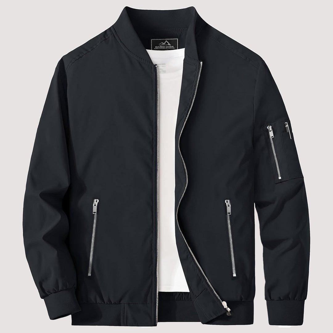 "Blouson bomber léger homme printemps, coupe moderne, fermeture éclair visible, idéal pour brises printanières."