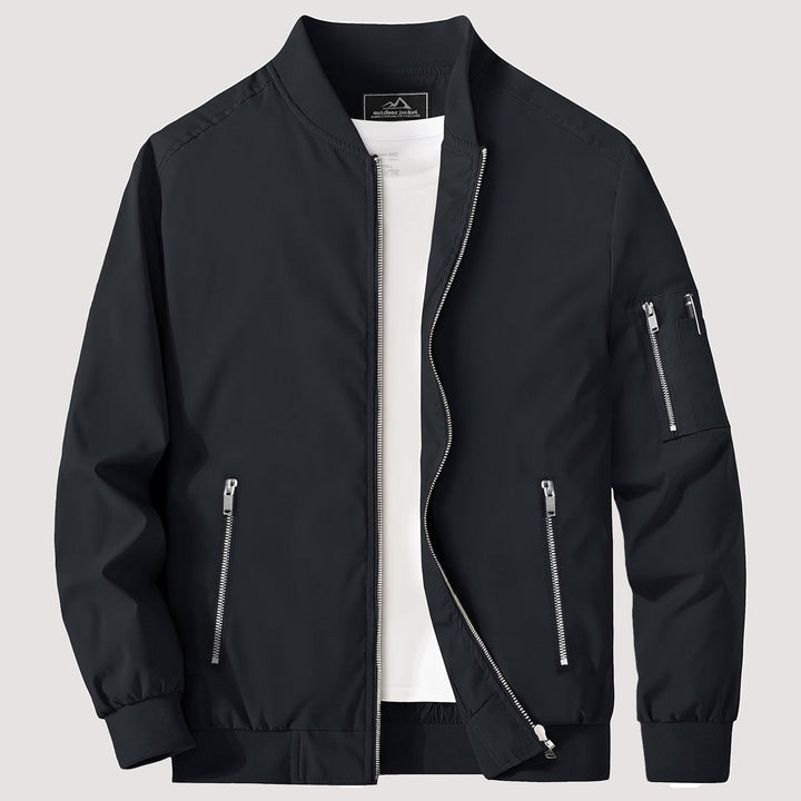 "Blouson bomber léger homme printemps, coupe moderne, fermeture éclair visible, idéal pour brises printanières."