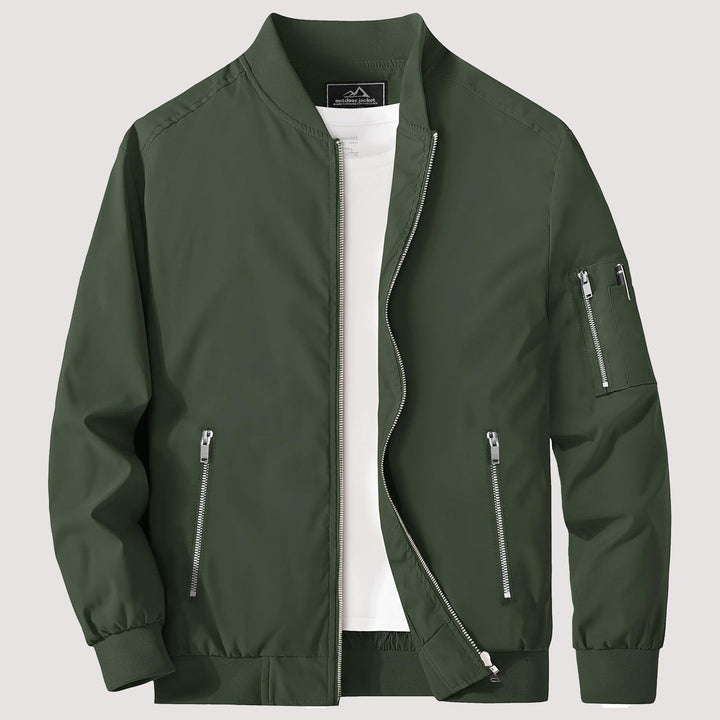"Blouson bomber léger homme printemps, coupe moderne, fermeture éclair visible, idéal pour brises printanières."