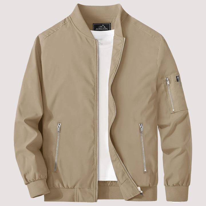 "Blouson bomber léger homme printemps, coupe moderne, fermeture éclair visible, idéal pour brises printanières."