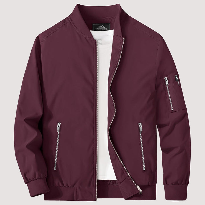 "Blouson bomber léger homme printemps, coupe moderne, fermeture éclair visible, idéal pour brises printanières."