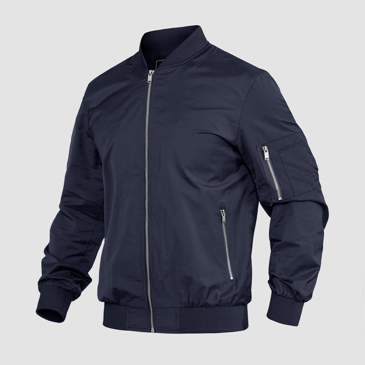 "Blouson bomber léger homme printemps, coupe moderne, fermeture éclair visible, idéal pour brises printanières."