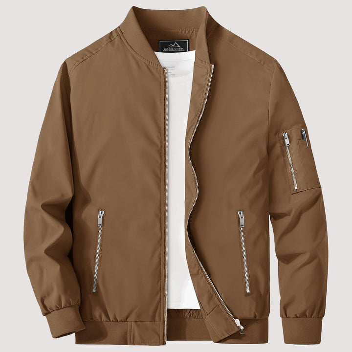 "Blouson bomber léger homme printemps, coupe moderne, fermeture éclair visible, idéal pour brises printanières."
