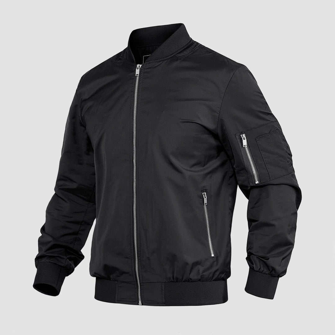 "Blouson bomber léger homme printemps, coupe moderne, fermeture éclair visible, idéal pour brises printanières."