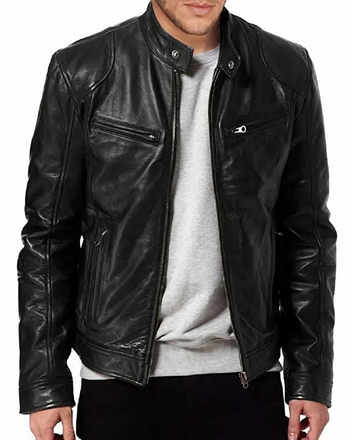 Blouson de moto en cuir noir pour homme avec design épuré, idéal pour protection et style lors de la conduite.