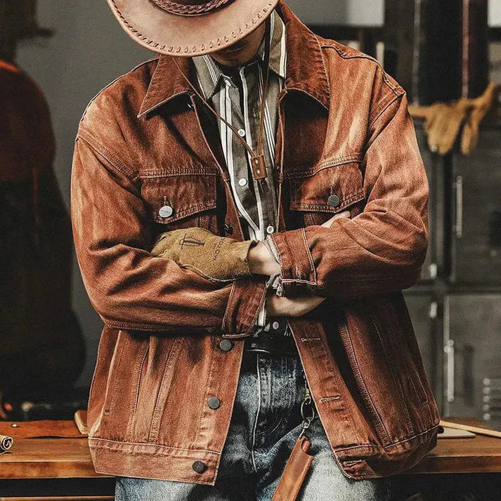 Blouson jean homme rétro marron, col retourné. Style vintage, coupe flatteuse.