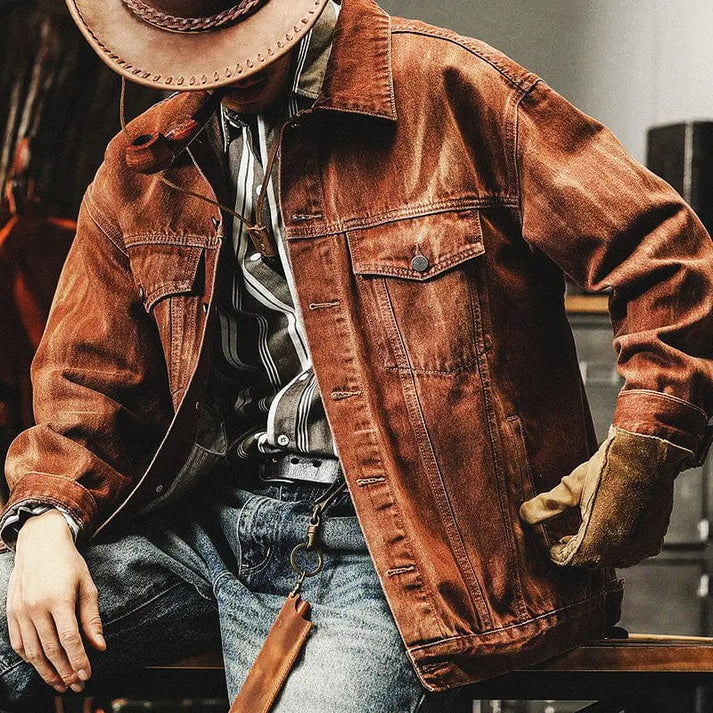 Blouson jean homme rétro marron, col retourné. Style vintage, coupe flatteuse.