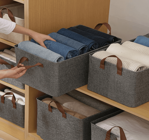 Boîte rangement vêtements pliable grande capacité.  Rangement optimal, tissu robuste, poignées solides.