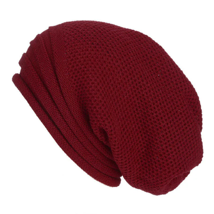 Bonnet tricoté ajusté pour femme, confortable et stylé. Parfait accessoire mode hiver.