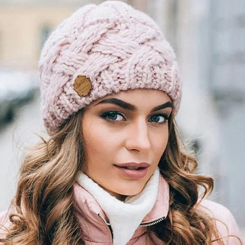 Bonnet femme tendance en tricot fin, parfait pour l'hiver, chaud, doux et élégant, un accessoire mode.