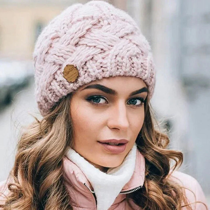 Bonnet femme tendance en tricot fin, parfait pour l'hiver, chaud, doux et élégant, un accessoire mode.