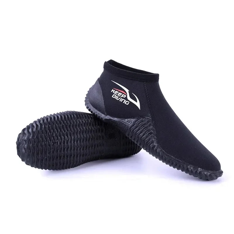 Bottes basses néoprène unisexes pour sports aquatiques: plongée, kayak, surf. Adhérence optimale, séchage rapide.