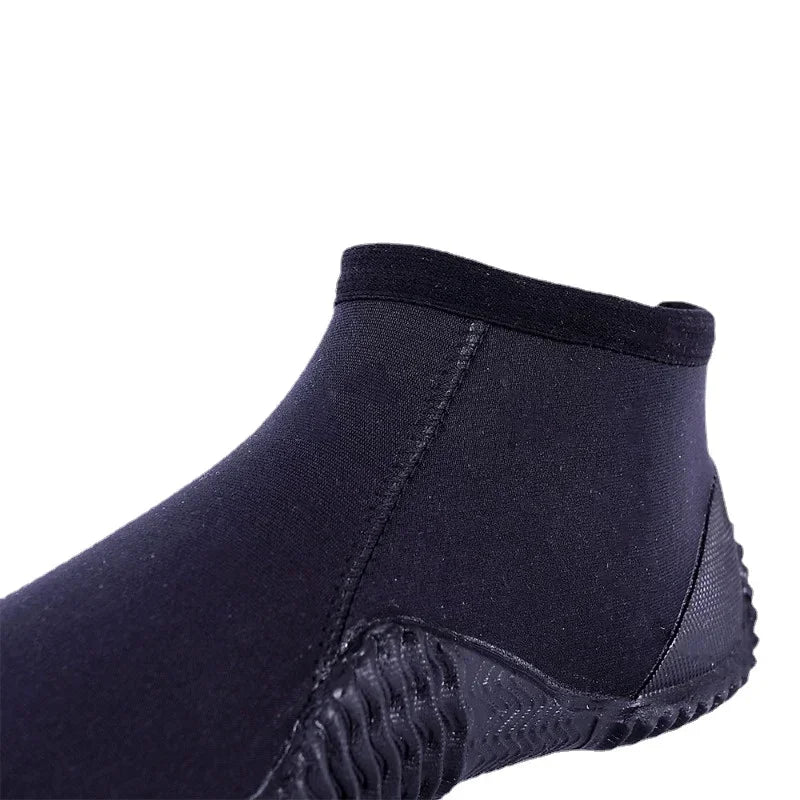 Bottes basses néoprène unisexes pour sports nautiques. Protection et adhérence pour plongée, kayak.