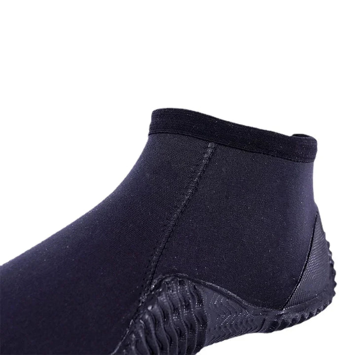 Bottes basses néoprène unisexes pour sports nautiques. Protection et adhérence pour plongée, kayak.