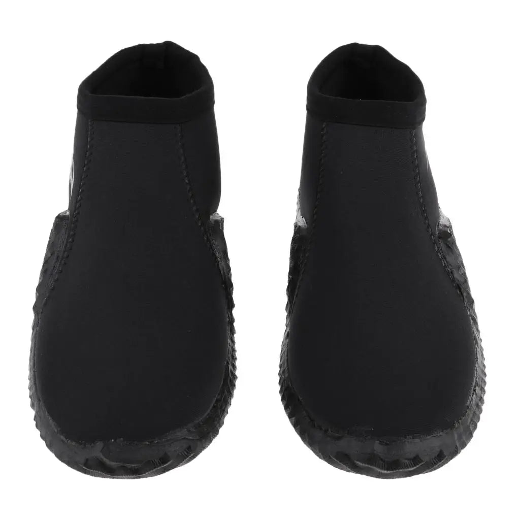 Bottes basses néoprène unisexes pour plage et sports aquatiques. Séchage rapide, adhérence maximale pour activités nautiques.