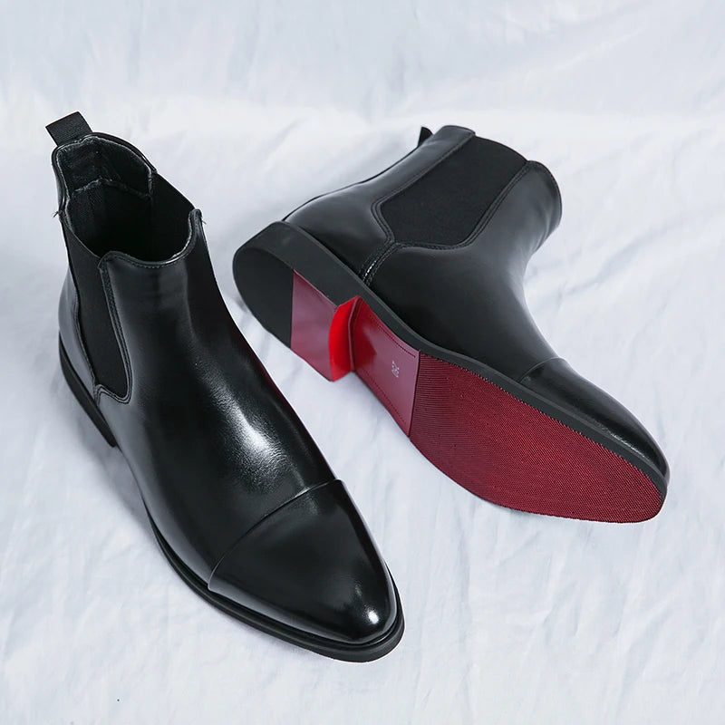 "Bottes Chelsea homme en cuir lisse ajusté avec bout droit, élégantes et pratiques, parfaites pour un style soigné."