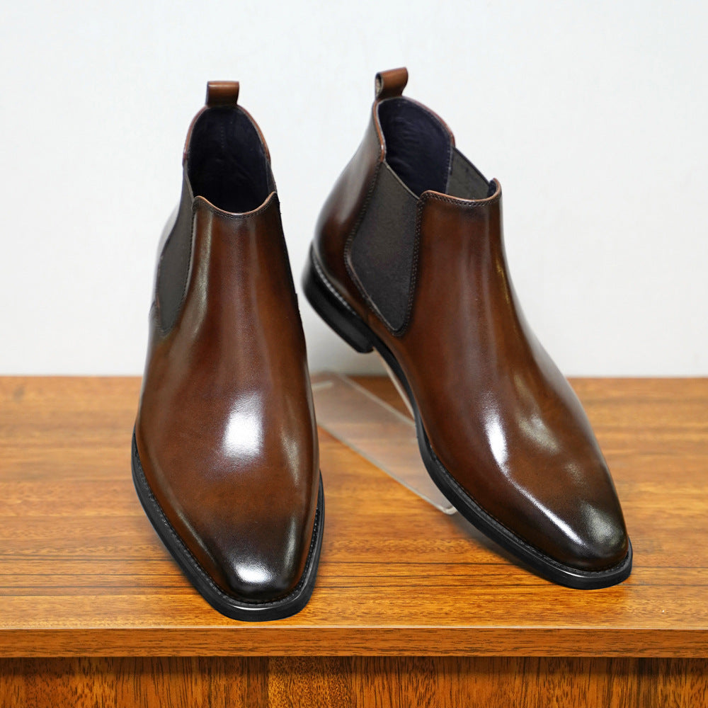 "Bottes Chelsea homme en cuir premium, design élégant avec panneaux élastiques, vue de côté"