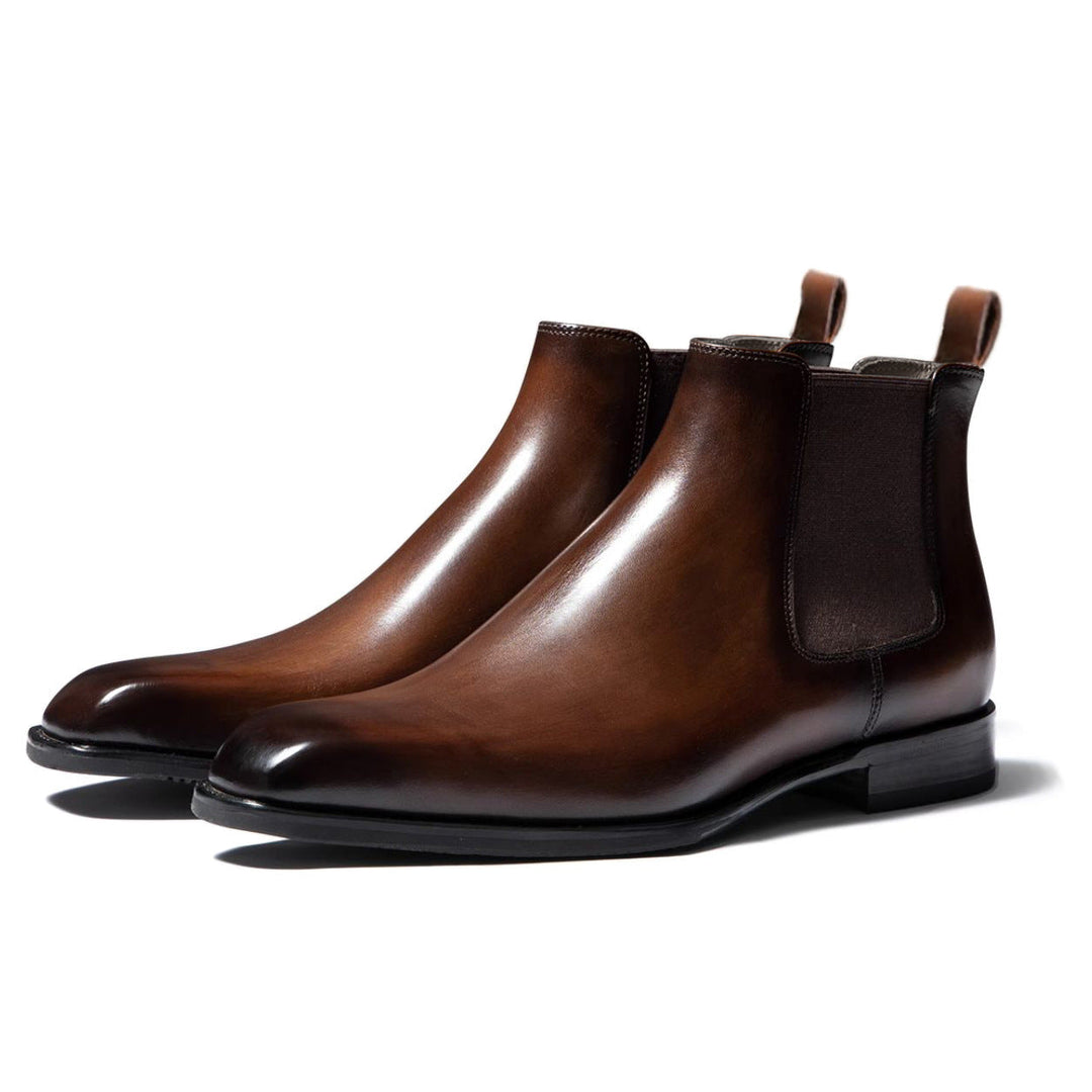 "Bottes Chelsea homme en cuir premium, design élégant avec panneaux élastiques, vue de côté"