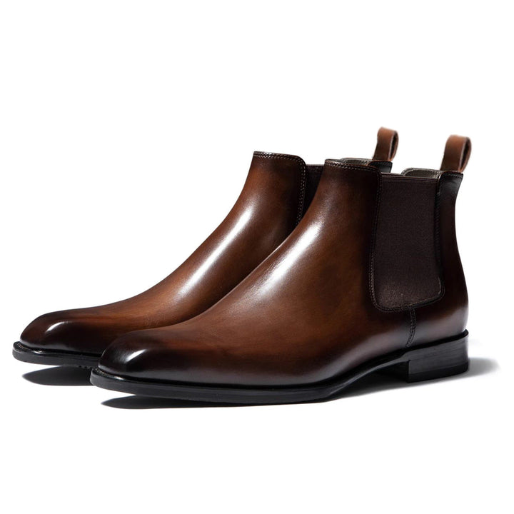 "Bottes Chelsea homme en cuir premium, design élégant avec panneaux élastiques, vue de côté"