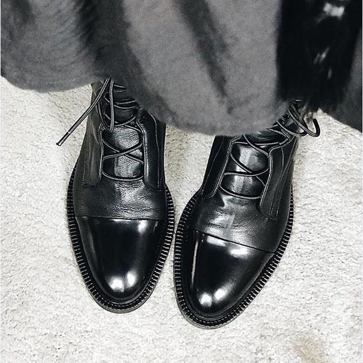 Bottes classiques en cuir marron pour femmes, élégantes et confortables, idéales pour un style intemporel et sophistiqué.