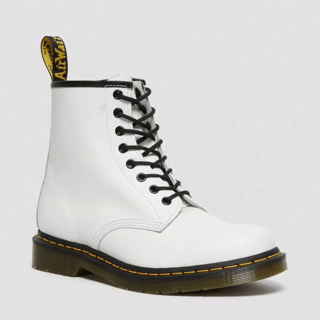 Détail texture cuir des bottes Vortex classiques pour hommes, style élégant et confort optimal.