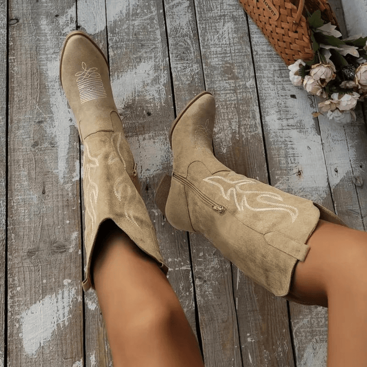 Bottes cowboy femme Sloan, style western authentique, couleur beige/marron. Élégantes et confortables pour un look tendance.